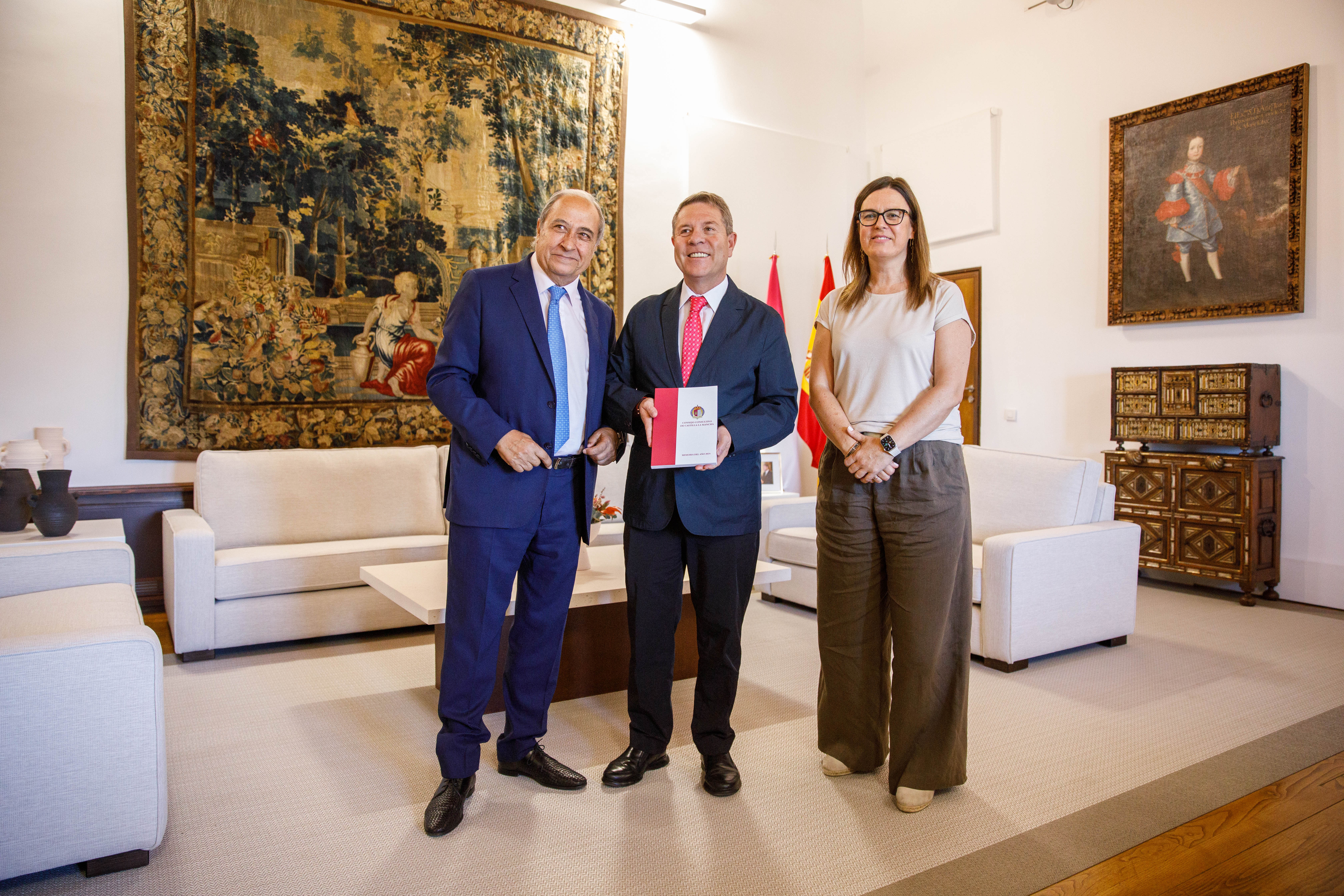 Acto entrega de la memoria anual