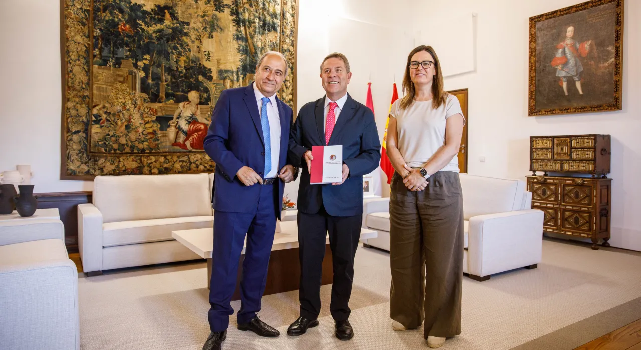 Acto entrega de la memoria anual